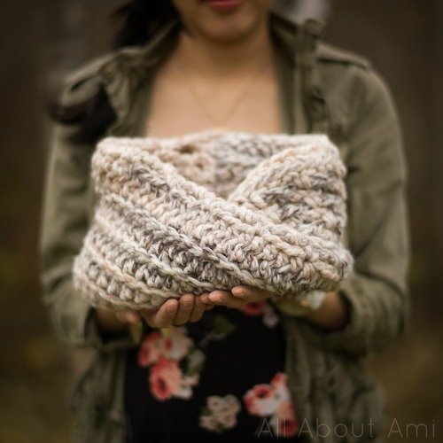 DIY Twist Cowl