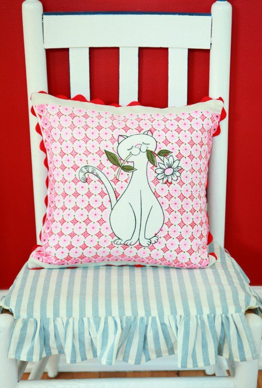 DIY Vintage Tea Towel Throw Pillow