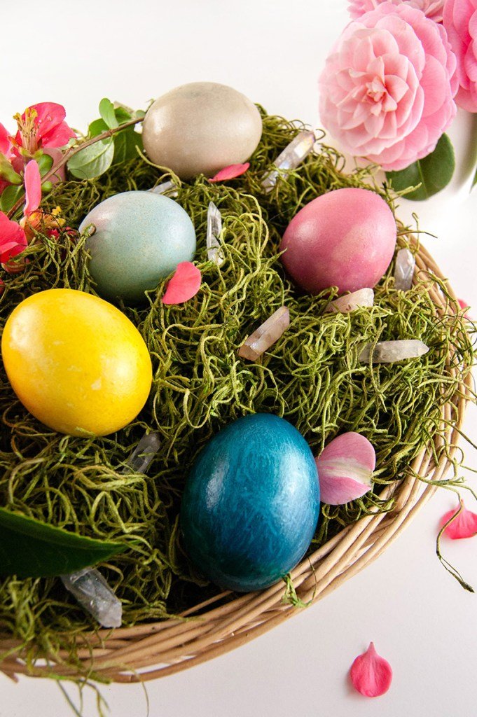 Natural Dyed Easter Eggs