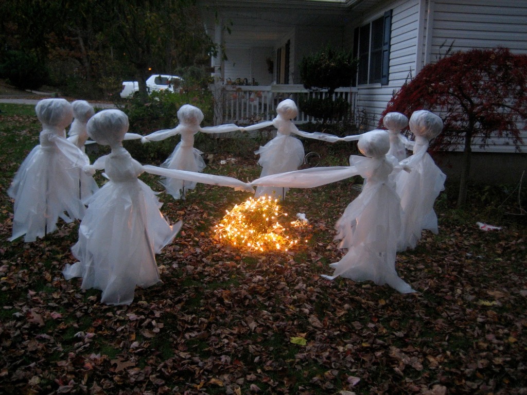51 Outdoor Halloween  Decorations  Ideas Do It Yourself 