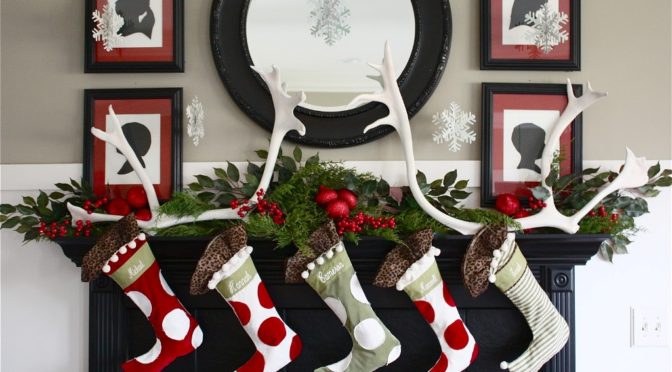 30 Beautiful Christmas Mantel Decorations Ideas