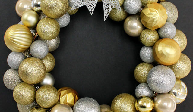Gold Christmas Wreaths – 10 DIY Ideas to add Style in Decoration