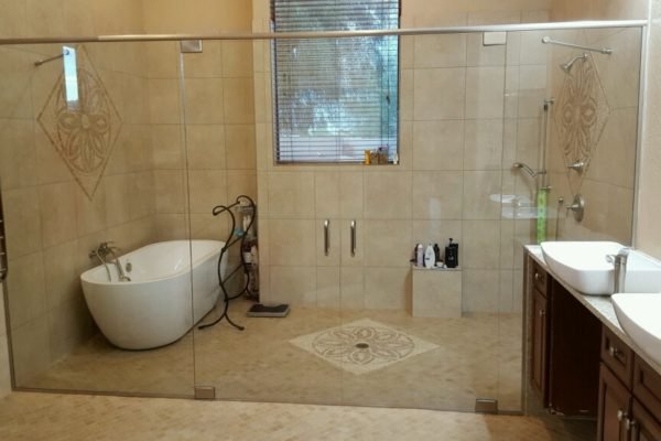 How to Use Custom Shower Doors to Update Your Bathroom Interior