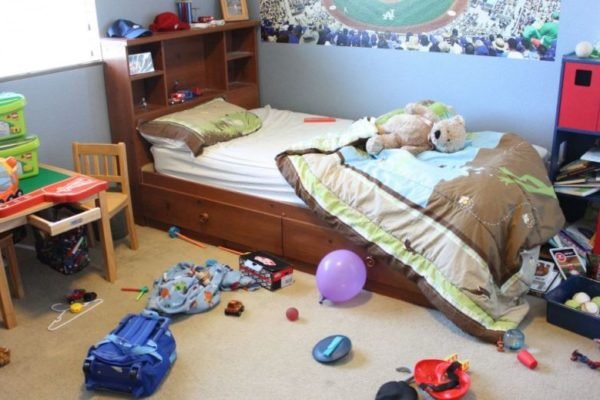 An Easy Guide To Reorganize Your Messy Bedroom