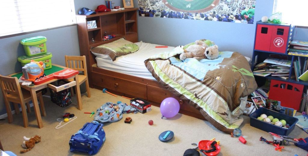An Easy Guide To Reorganize Your Messy Bedroom
