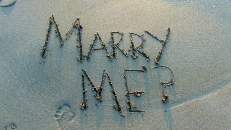 6 Romantic Engagement Proposal Ideas