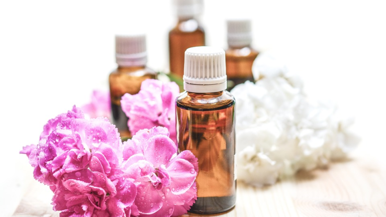 How to Make Your Own Essential Oil Blends