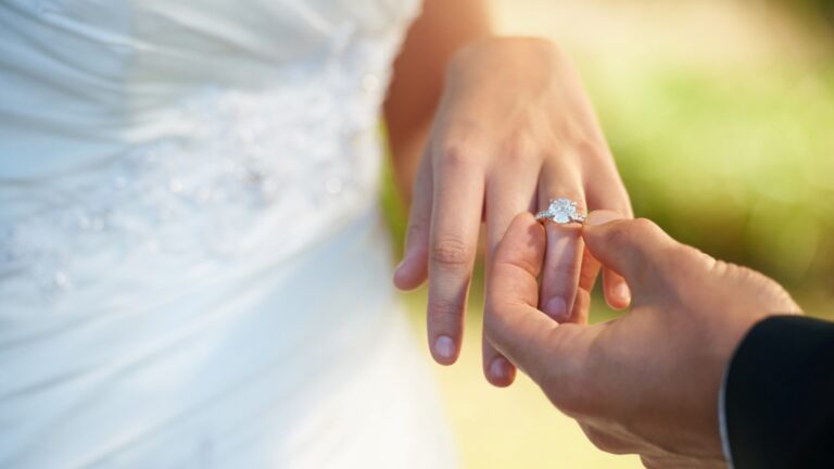4 Reasons to Consider Buying a Warranty for Your Wedding Ring