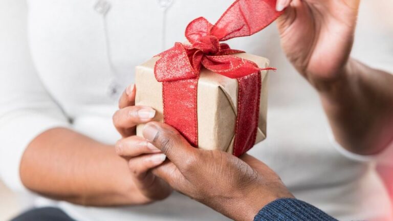 Choosing the Perfect Gift for Someone You Cherish