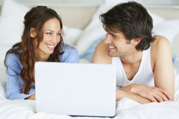 Pros and Cons Of Opting for Online Relationship Therapy