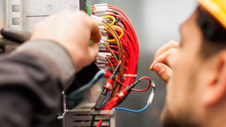 6 Main Reasons Why One Should Hire a Professional Electrician for Their Home