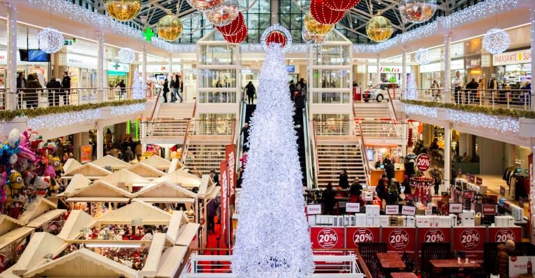 How Christmas Holiday Decorations benefit your business?