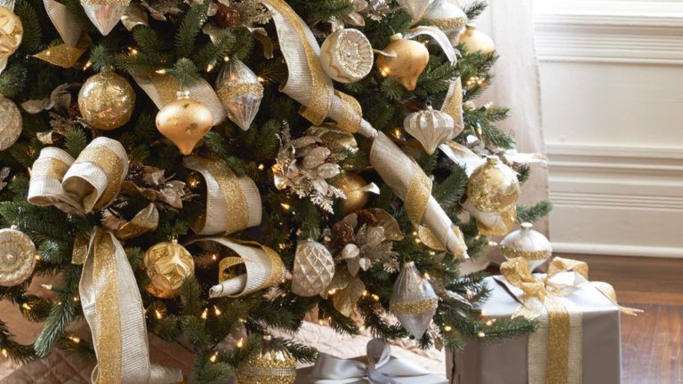 Gold and Silver Christmas Tree Decorating Ideas