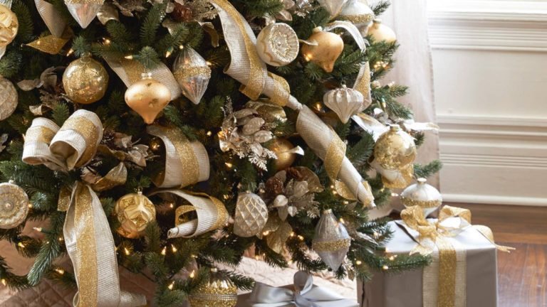 Gold and Silver Christmas Tree Decorating Ideas