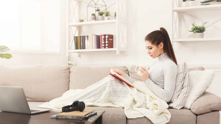Know The Types Of Couch Throw Blankets