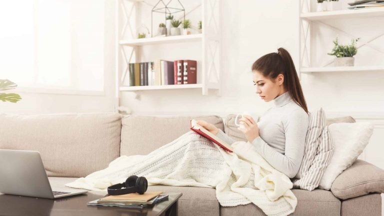 Know The Types Of Couch Throw Blankets