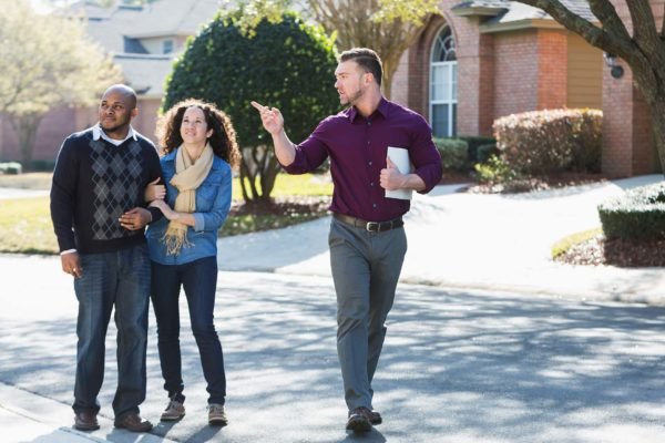 How Do Realtors Help You Find the Best Property?