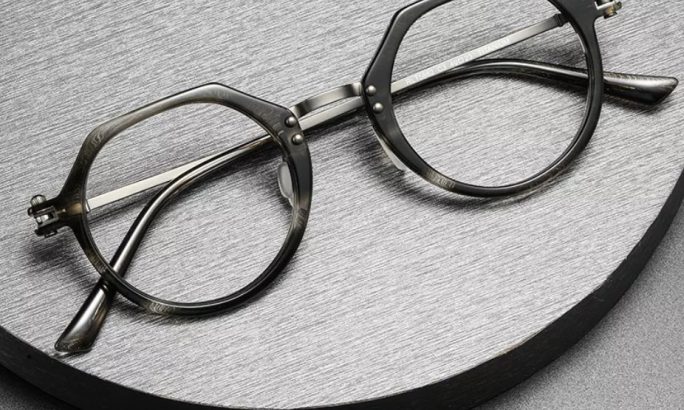 How To Choose The Perfect Gray Frame Glasses For Your Eyes?