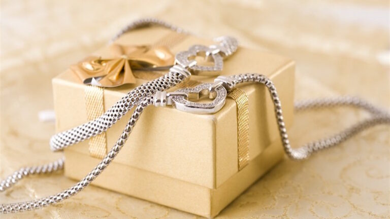 The Timeless Elegance: Why Jewelry Makes the Perfect Gift